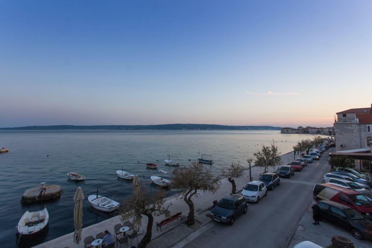 Kaštela Seafront Apartment In Historical Cippico Castle מראה חיצוני תמונה