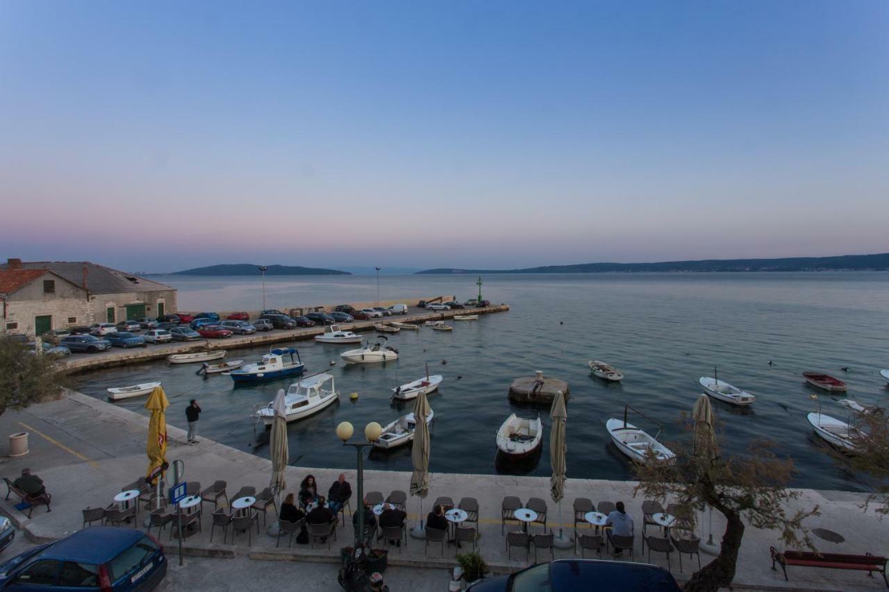 Kaštela Seafront Apartment In Historical Cippico Castle מראה חיצוני תמונה