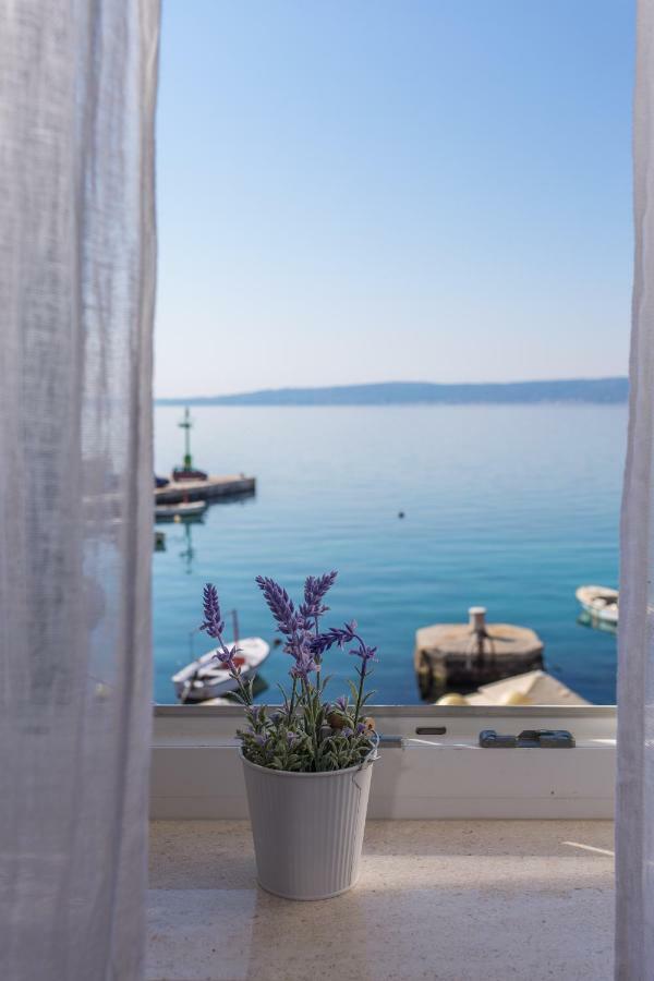 Kaštela Seafront Apartment In Historical Cippico Castle מראה חיצוני תמונה