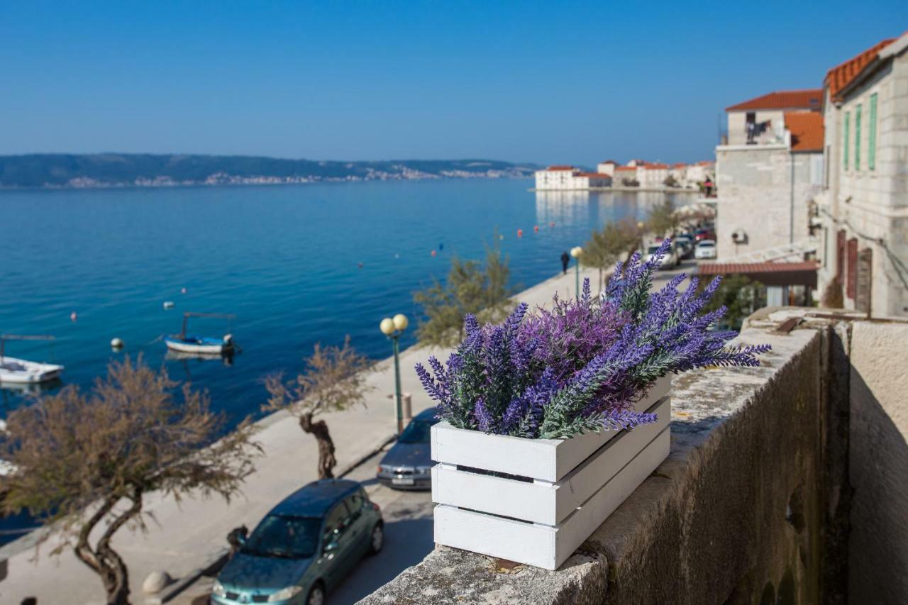 Kaštela Seafront Apartment In Historical Cippico Castle מראה חיצוני תמונה