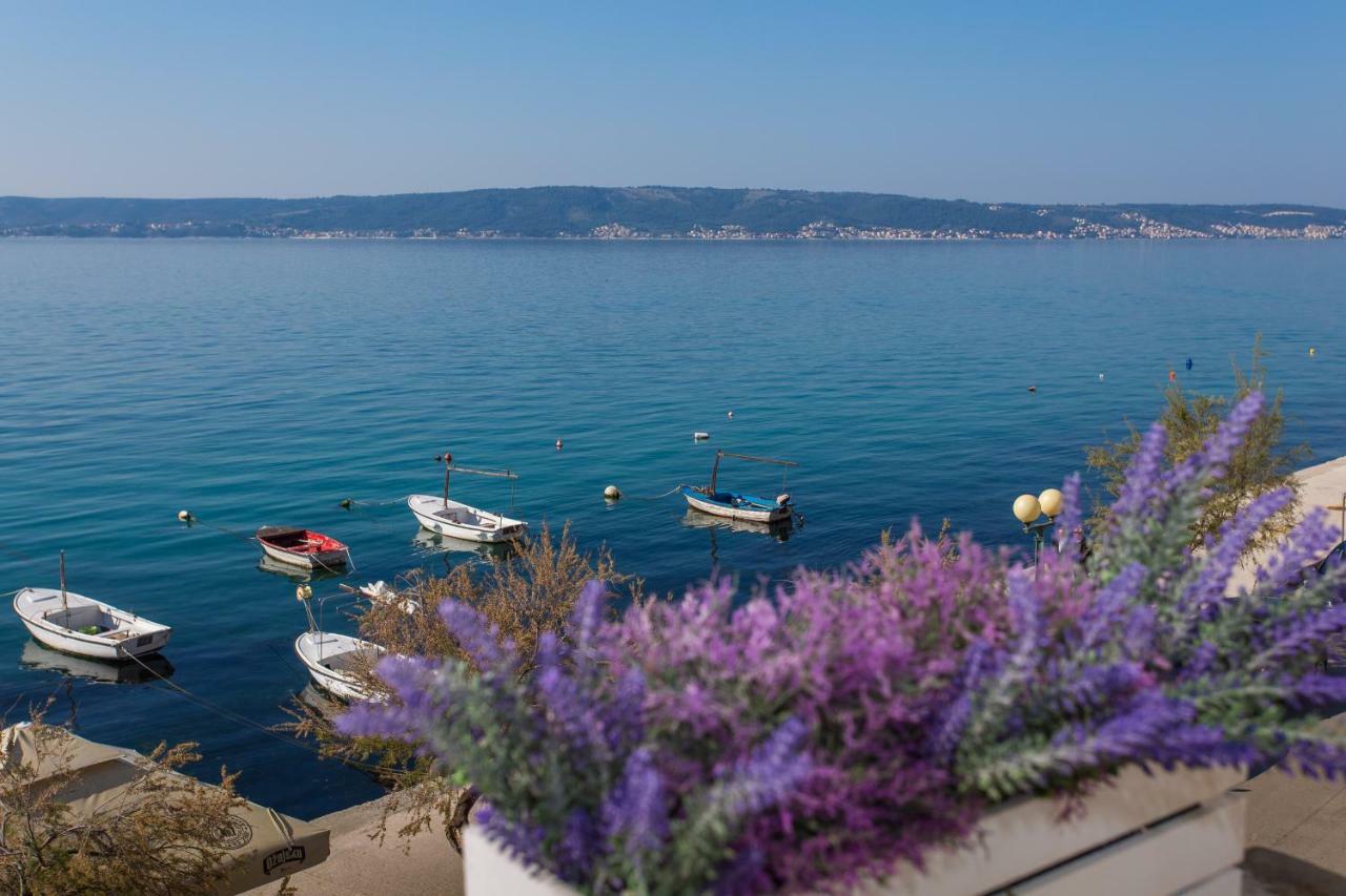 Kaštela Seafront Apartment In Historical Cippico Castle מראה חיצוני תמונה