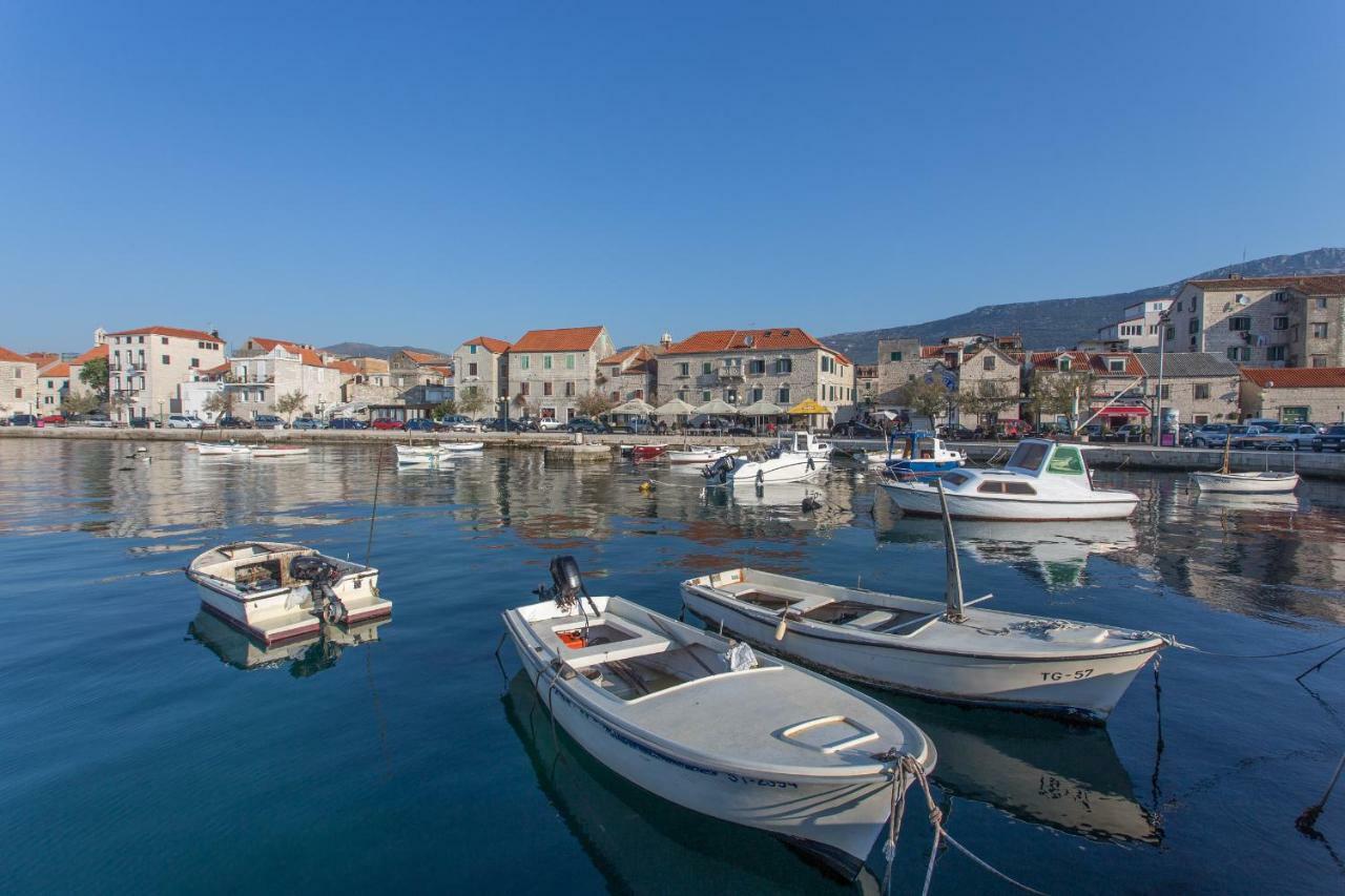 Kaštela Seafront Apartment In Historical Cippico Castle מראה חיצוני תמונה